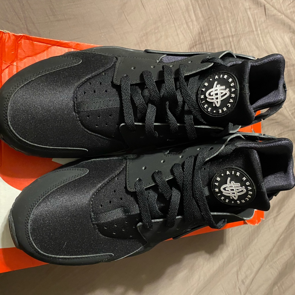 For Sale is a Pair of Triple Black Men’s Nike Air Huarache Size 13